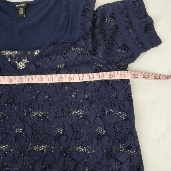 Torrid Blue Lacy Short Sleeve Tee V Neck Sheer Floral Size 1X - Picture 9 of 11